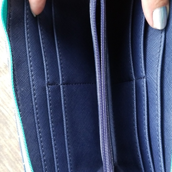 🏈Tommy Hilfiger wallet - Picture 3 of 4